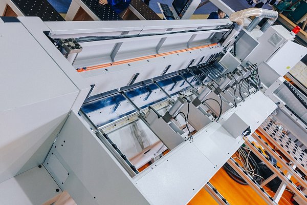 Форматно-раскроечный центр с ЧПУ Filato. Модель HP 330C