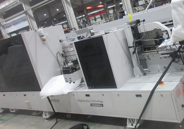 Кромкооблицовочный станок Filato 8001UHQLMS-2 серии INDUSTRIAL с возвратным конвейером