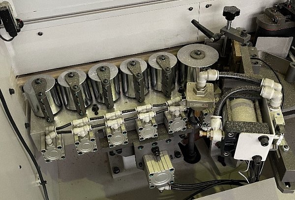 Кромкооблицовочный станок Filato 8001UHQLMS-2 серии INDUSTRIAL с возвратным конвейером