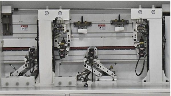 Кромкооблицовочный станок Filato 8001UHQLMS-2 серии INDUSTRIAL с возвратным конвейером