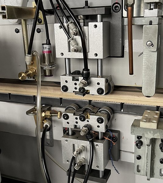 Кромкооблицовочный станок Filato 8001UHQLMS-2 серии INDUSTRIAL с возвратным конвейером