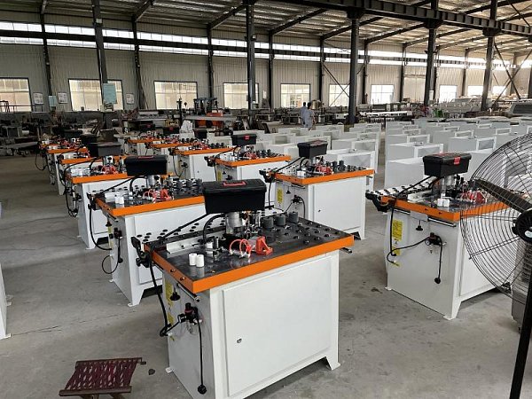 Кромкооблицовочный станок с ручной подачей Filato NOVA