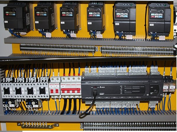 Кромкооблицовочный станок Filato 8001UHQLMS-2 серии INDUSTRIAL с возвратным конвейером