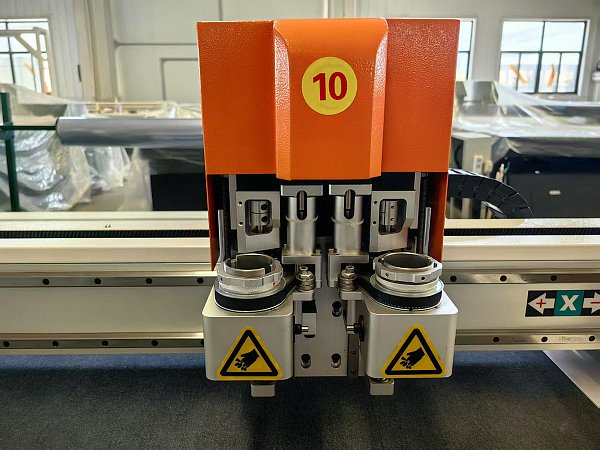 Многофункциональный планшетно-режущий плоттер Filato DIGICUT 1610 BF